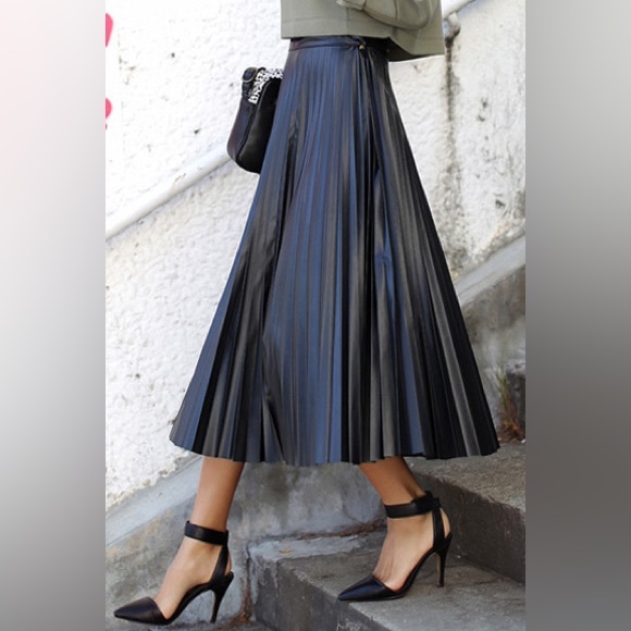 Mango Pleated Skirt - Picture 2 of 13